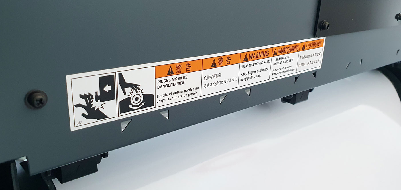 Étiquette de signalétique adhésive sur machine-outil