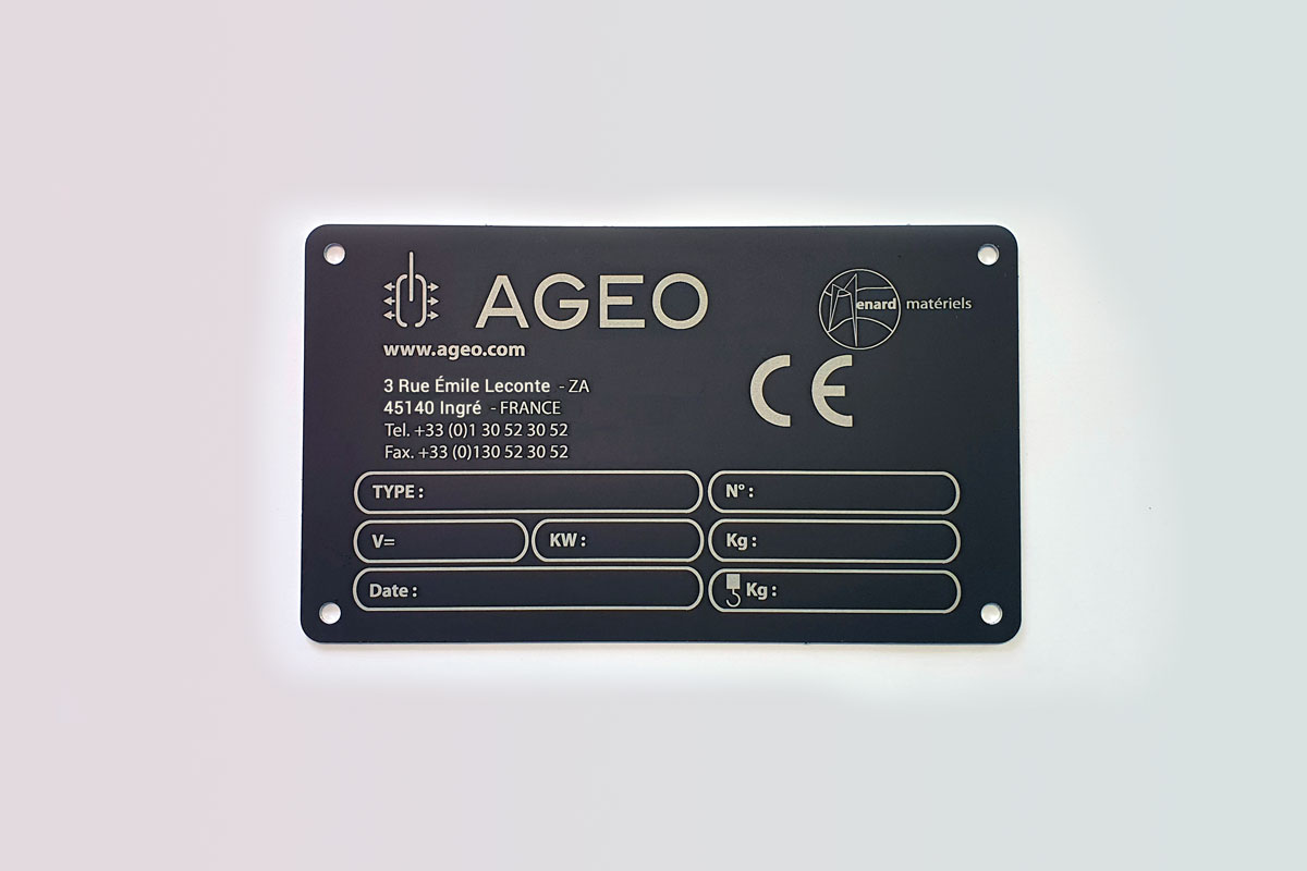 Plaque d'identification de machine en aluminium avec gravure laser et perçage