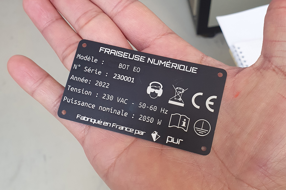 Plaque machine CE réglementaire en aluminium anodisé noir